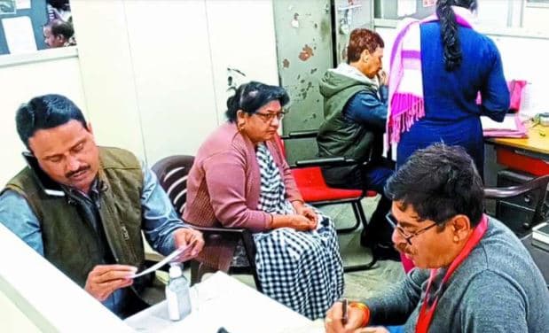 CMHO ऑफिस की महिला लिपिक रिश्वत लेते रंगेहाथों पकड़ाई, दफ्तर में हड़कंप