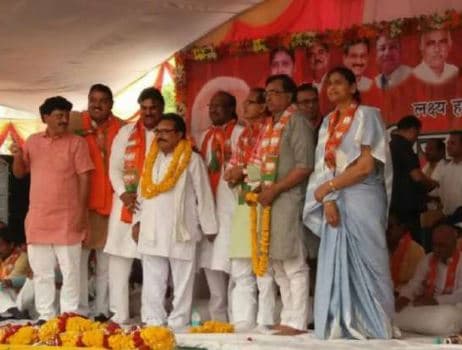 कांग्रेस को एक और बड़ा झटका, अब कमलनाथ सरकार में मंत्री के भाई ने ज्वाइन की BJP