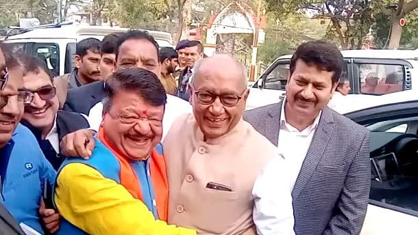 सियासत का अलग अंदाज, जब दिग्विजय और कैलाश आए साथ-साथ