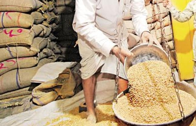 मिलावट और कम तौल की शिकायत रोकने राशन दुकानों पर पैकिंग में मिलेगा गेहूं-चावल, शक्कर