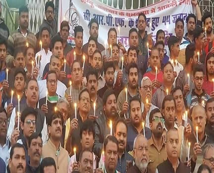 पुलवामा के शहीदों को कांग्रेस ने दी श्रद्धांजलि, मोमबत्ती जलाकर किया नमन
