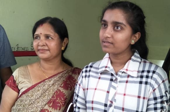 मकैनिक की बेटी ने जबलपुर में किया टॉप, आईएएस बनने का सपना