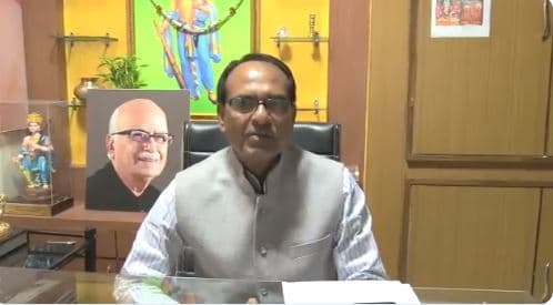 वीडियो शेयर कर सोशल मीडिया पर जमकर ट्रोल हुए शिवराज, यूजर्स ने बताया आडवाणी पार्ट टू