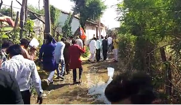 VIDEO: ‘अमेरिका से अच्छी सड़क’ पर चले कार्तिकेय तो सुरक्षाकर्मियों ने बंद कराये कैमरे
