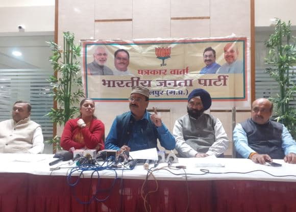भाजपा नेताओं के अवैध कब्जे पर चला शासन का हथौड़ा, नेता बोले ‘कलेक्टर-कमिश्नर कांग्रेसी’