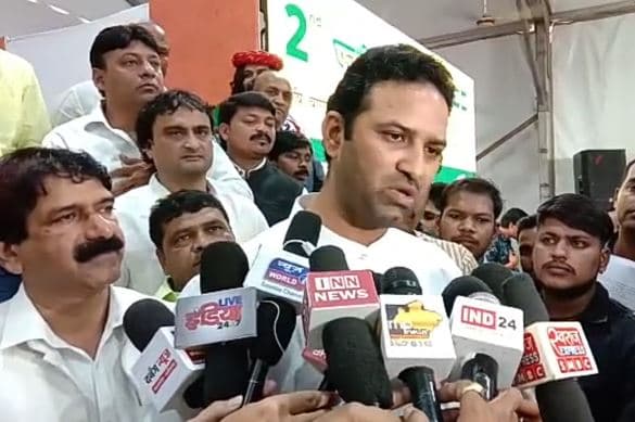 चरणवन्दना पर बोले कृषि मंत्री-भारतीय संस्कृति में पैर छूना गलत नही