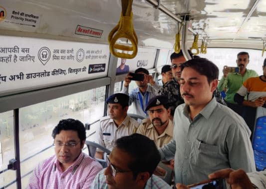 जब कलेक्टर और निगम कमिश्नर बस से पहुंचे ऑफिस…