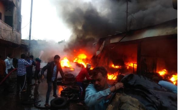 राजधानी में कबाड़खाना इलाके में टायर गोडाउन और आधा दर्जन दुकानों में भीषण आग