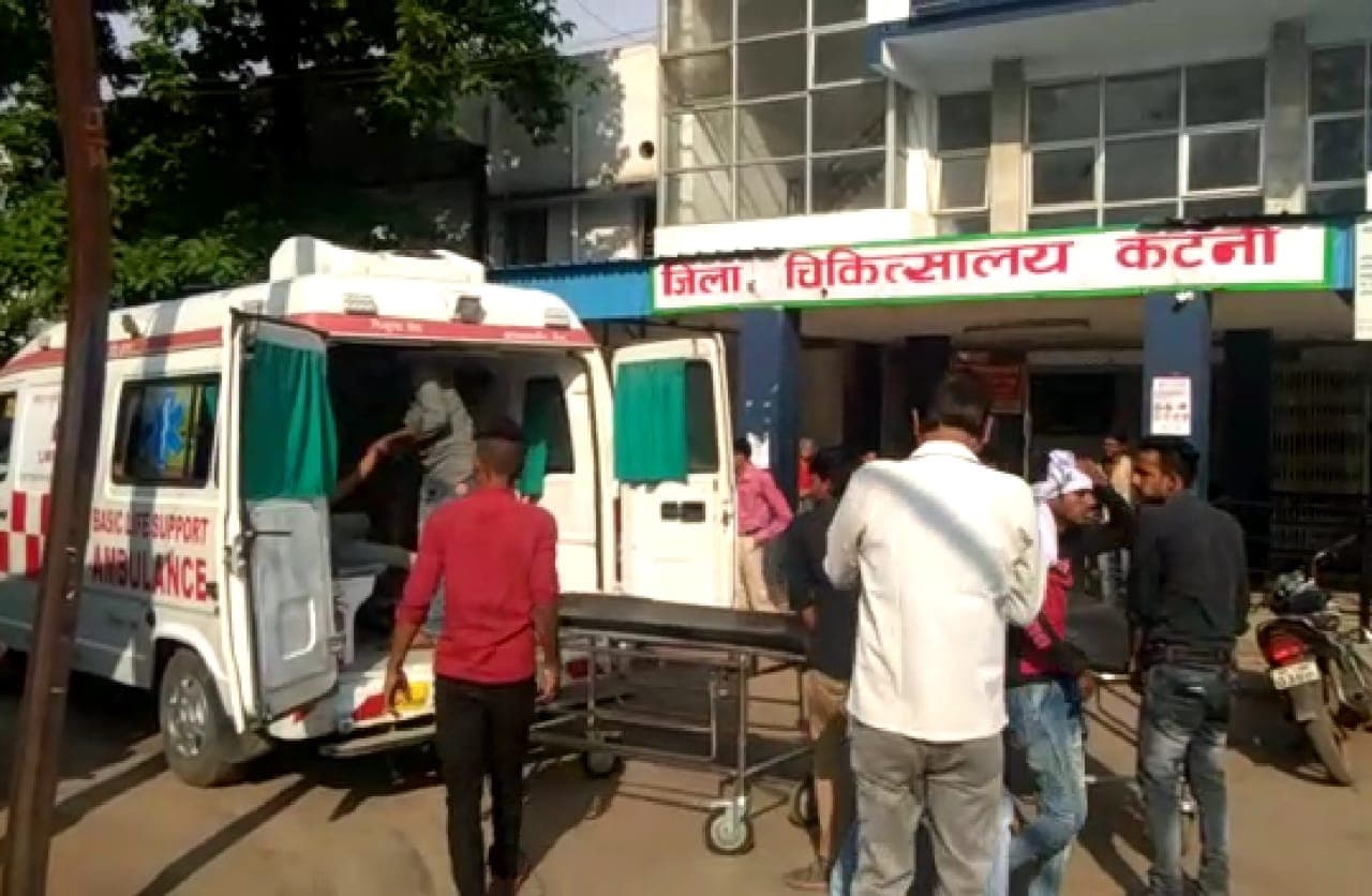 अनियंत्रित होकर पलटा पिकअप वाहन, 15 घायल