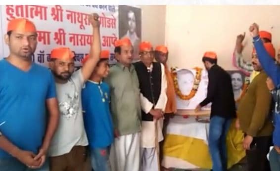 हिन्दू महासभा ने की गोडसे की पूजा, सरकार से पाठ्यक्रम में शामिल करने की मांग