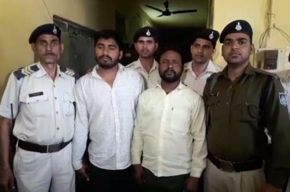 वारदात के इरादे से खड़े दो शातिर बदमाश गिरफ्तार, सरकारी बंदूक भी बरामद