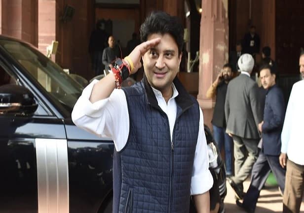 सियासत: सिंधिया के जिम्मे कांग्रेस के बागी विधायक, भोपाल आने को लेकर सस्पेंस