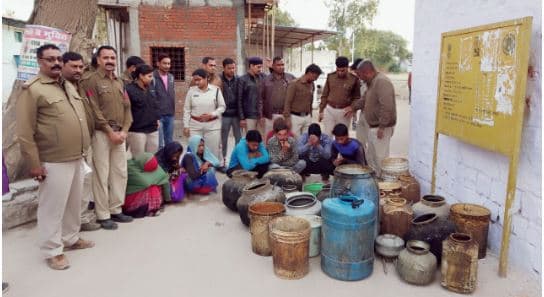 एसपी के निर्देशों पर पुलिस की कार्रवाई, अवैध शराब के ठिकानों पर मारा छापा