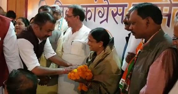 एक और भाजपा विधायक ने छोड़ी पार्टी, कांग्रेस में हुईं शामिल