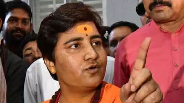 गोडसे को देशभक्त बताकर फंसी प्रज्ञा, कांग्रेस ने घेरा, बीजेपी ने कहा माफ़ी मांगें