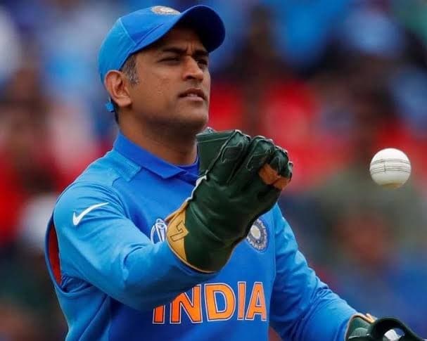 महेंद्र सिंह धोनी BCCI की कॉन्ट्रैक्ट लिस्ट से बाहर, किसी भी केटेगरी में नहीं मिली जगह
