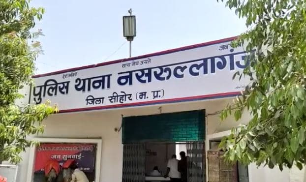 नसरुल्लागंज थाना प्रभारी सहित एएसआई और दो आरक्षक लाइन अटैच
