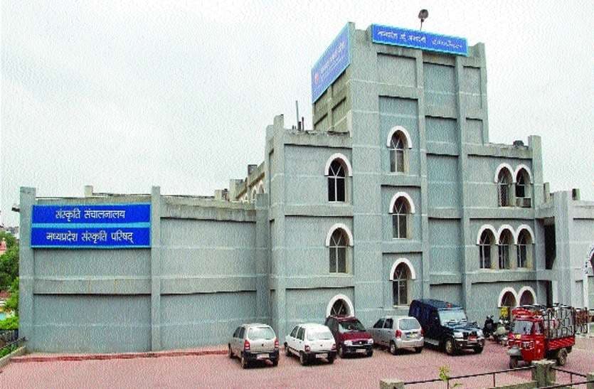 मामला उर्दू अकादमी का : अध्यक्ष को बदनाम करने बाबू ने कर डाली कूटरचना!