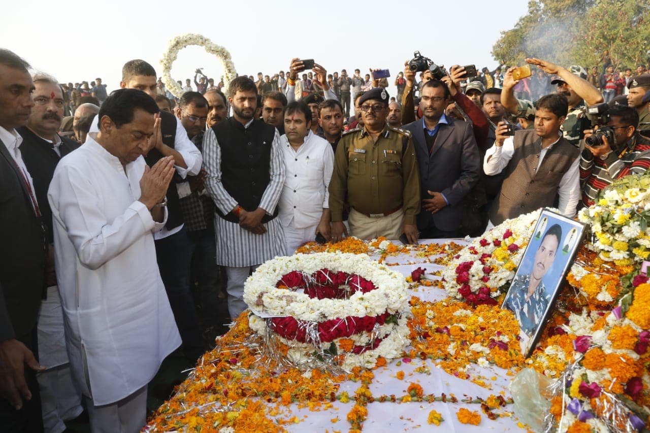 शहीद अश्विनी कुमार पंचतत्व में विलीन, हजारों लोगों ने नम आंखों से दी अंतिम विदाई