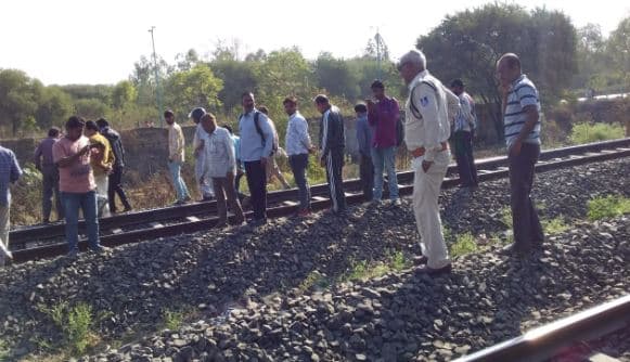 इंदौर में रेल्वे ट्रेक पर युवक की सिर कटी लाश मिलने से फैली सनसनी