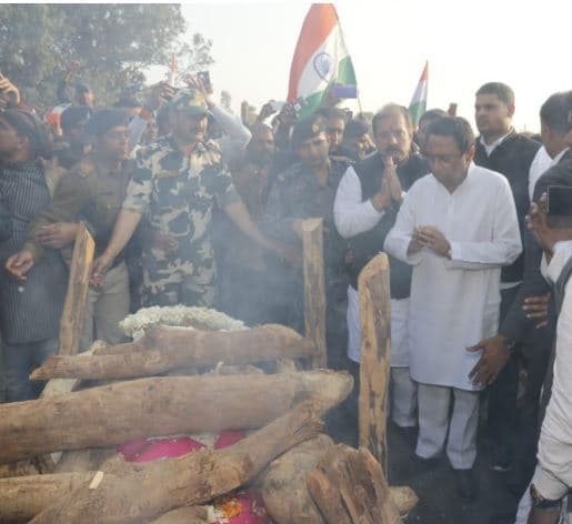 सीएम की लेटलतीफी से रुका रहा शहीद का अंतिम संस्कार