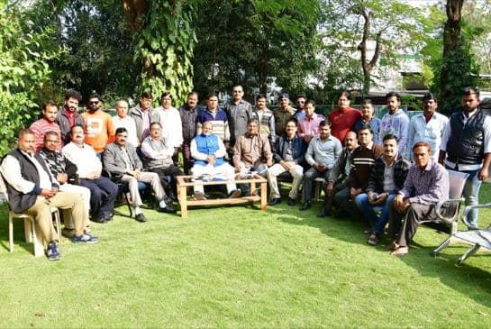MP : बंगला खाली करने के दौरान भावुक हुए पूर्व मंत्री, स्टॉफ के साथ शेयर की कई बातें