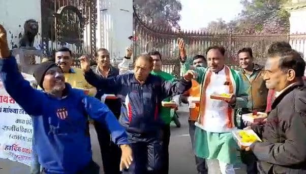 सीएम कमलनाथ की सरकार के एक साल पूरे होने पर इंदौर में मना जश्न