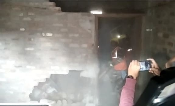 माफियाओं के बाद अब लिस्टेट गुंडों के अवैध निर्माण पर चला निगम का बुलडोजर