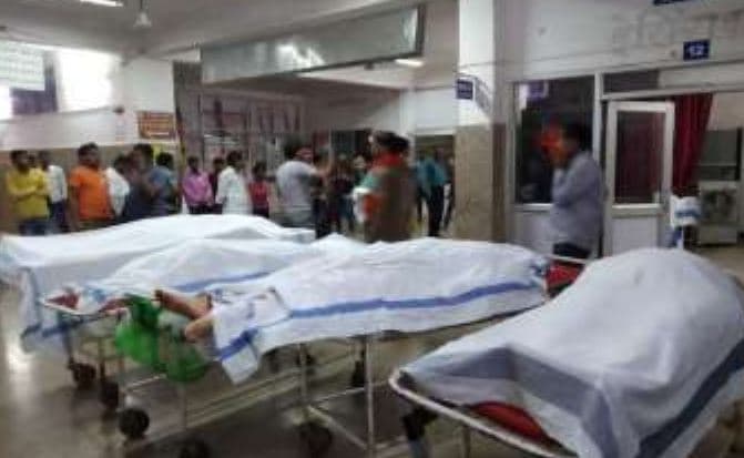 दर्दनाक हादसा: पुलिया से नीचे गिरी कार, चार महिलाओं की मौत, दो गंभीर घायल