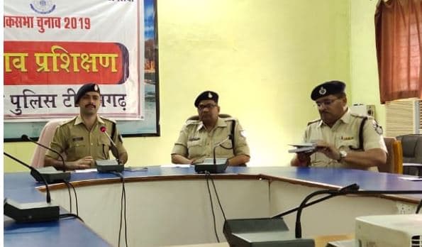 एसपी बोले- मेरा एक बार चालान कटा, तभी से लगाना सीख लिया हैलमेट