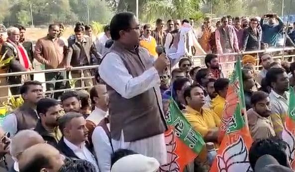 CAA को प्रदेश में लागू करने बीजेपी ने कलेक्टर को सौंपा ज्ञापन, सरकार के खिलाफ की नारेबाजी