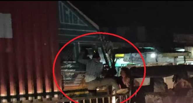 तेज रफ्तार ट्रक ने बाईक और ऑटो को चपेट में लिया, दो घायल