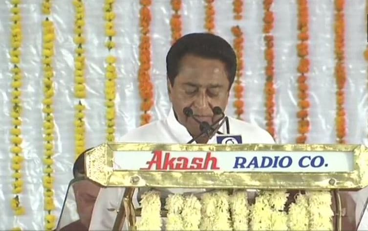 कमलनाथ ने ली मप्र के 18वें मुख्यमंत्री की शपथ, संतों से लिया आशीर्वाद