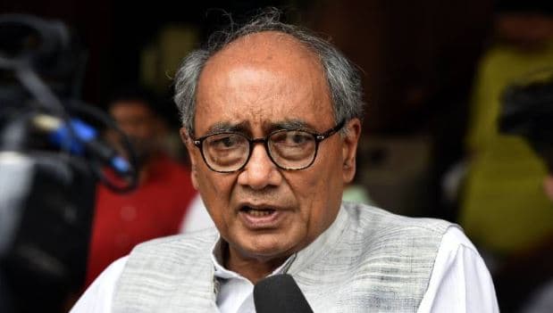 दिग्विजय ने किया प्रज्ञा ठाकुर का स्वागत, बोले-‘साध्वी जी के लिए प्रार्थना करता हूँ’