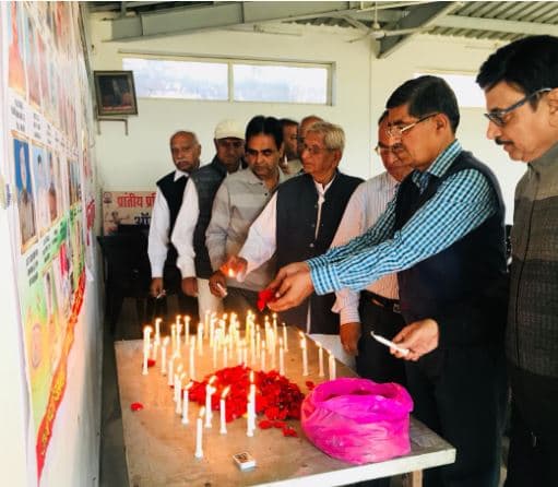 सिंधी समाज ने भोपाल गेट पहुंचकर दी शहीदों को श्रद्धांजलि
