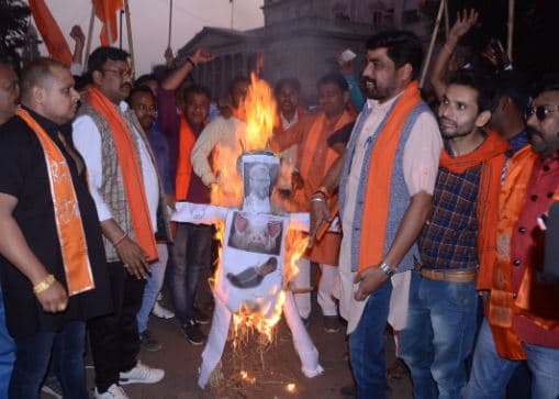 हिन्दू सेना ने फूंका ओवैसी का पुतला, मामला दर्ज करने की मांग