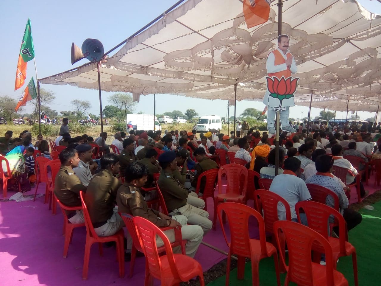 केंद्रीय मंत्री तोमर का दौरा हुआ फ्लॉप, आमसभा में नहीं उमड़ी भीड़