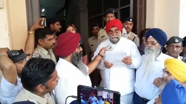 दिल्ली पुलिस की बर्बरता का इंदौर में विरोध, सिख समुदाय ने जमकर की नारेबाजी