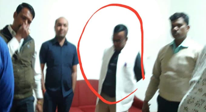 लोकायुक्त का शिकंजा, पटवारी रिश्वत के साथ रंगेहाथों गिरफ्तार