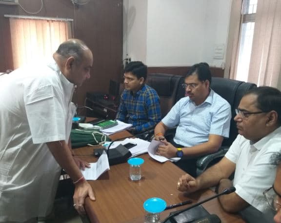 नाला खुदाई के लिए नपा ने लिया डीजल, अबतक नहीं किया लाखों रूपए का भुगतान