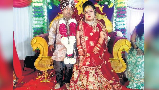 रब ने बना दी जोड़ी: 36 इंच के दूल्हे को मिली बराबरी की दुल्हन, बाराती बने 72 पंचायत सचिव
