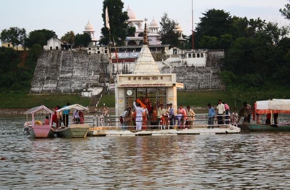 लोकसभा चुनाव से पहले पुजारियों को खुश करेगी कमलनाथ सरकार