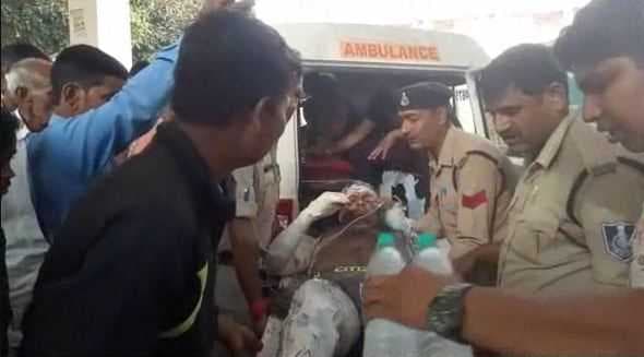 थाने में अचानक हुआ विस्फोट, तीन पुलिसकर्मी सहित 4 घायल, दो गंभीर