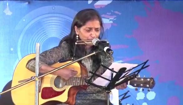 कमिश्नर कल्पना श्रीवास्तव का सुरीला अंदाज, जब छेड़ी सुरों की तान गूंज उठी तालियां