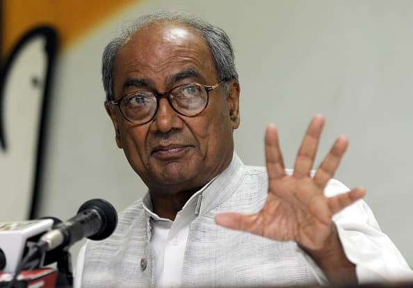 पीएम मोदी के “आंदोलनजीवी” शब्द पर भड़के दिग्विजय सिंह, कही ये बड़ी बात