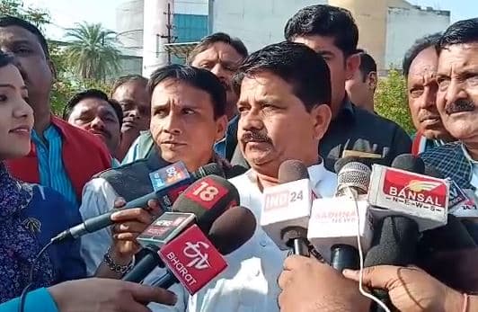 गृहमंत्री ने पुलिसकर्मियों के साप्ताहिक अवकाश की जगाई आस