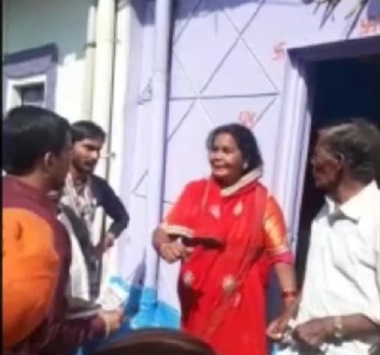 जब महिला का मंत्री के खिलाफ निकला गुस्सा, कहे अपशब्द वीडियो वायरल