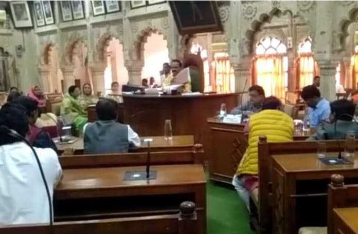 होर्डिंग घोटाला: परिषद ने मामले की जांच EOW या लोकायुक्त से कराने के दिए निर्देश