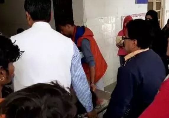 बिजली विभाग की गाड़ी ने भाई-बहन को कुचला, एक की मौके पर ही मौत