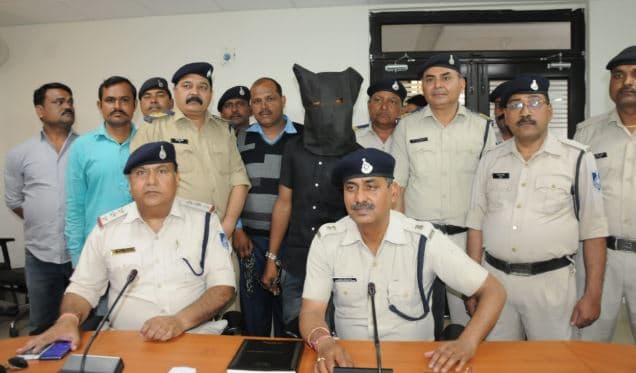 चोरी की वारदात रोकने चोर से भिड़ गया था चौकीदार, खंजर घोंप कर दी हत्या